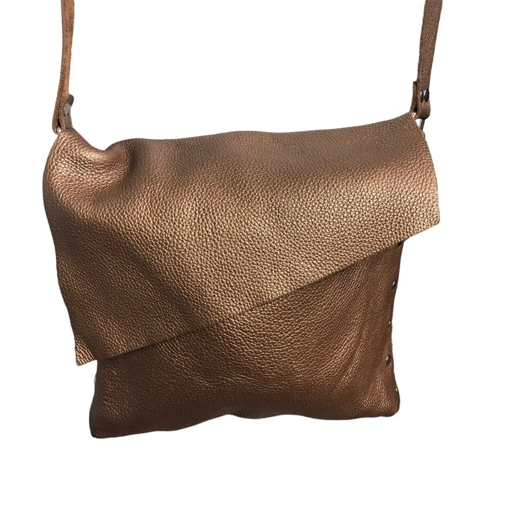 Gold Pebble Leather Purse Womens Grommet Open Flap Crossbody Vintage Y2K‎